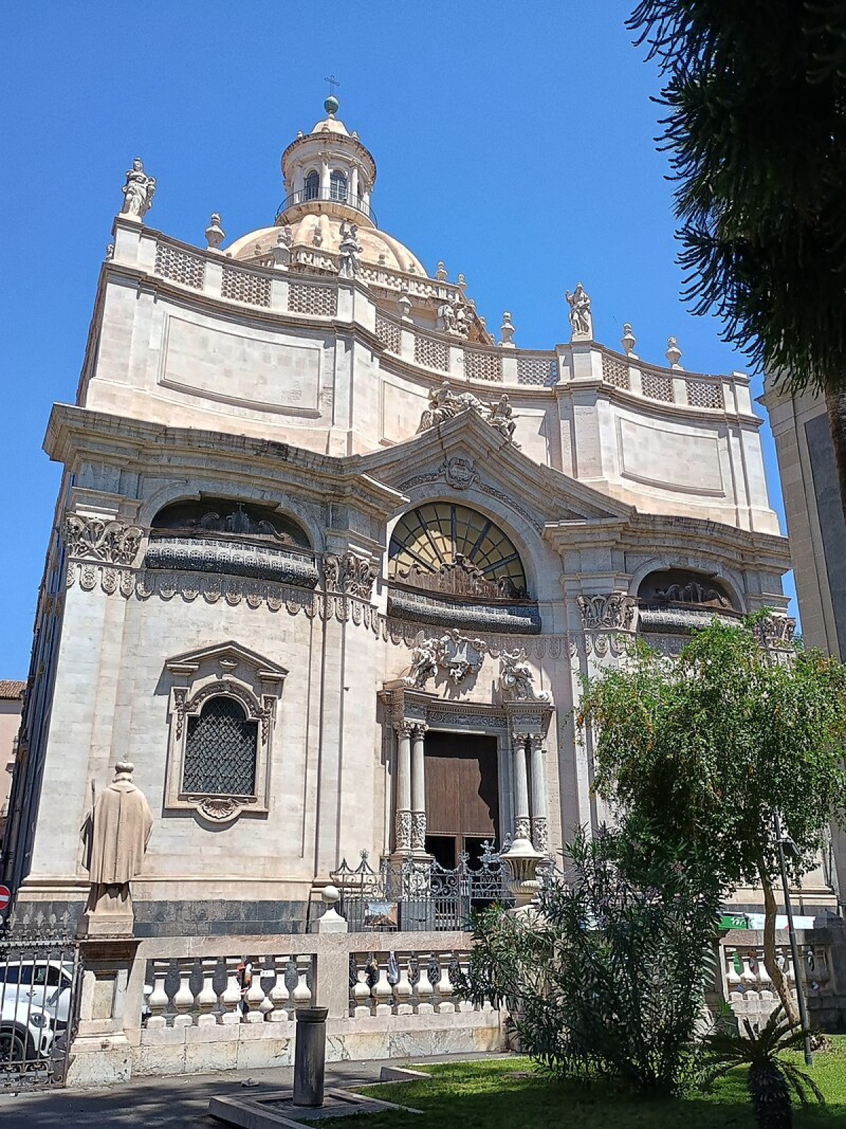 La cupola che guarda Catania dall’alto: la sua architettura è assurda - Foto: Pequod76/Wikipedia