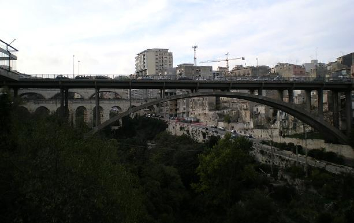 A Ragusa esiste un gigante sospeso che unisce due mondi - Foto: Sal73x/Wikipedia