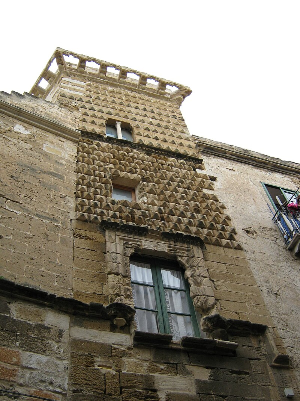 Il palazzo della Giudecca di Trapani e la curiosità architettonica che sorprende anche gli esperti - Foto: Gehadad/Wikipedia