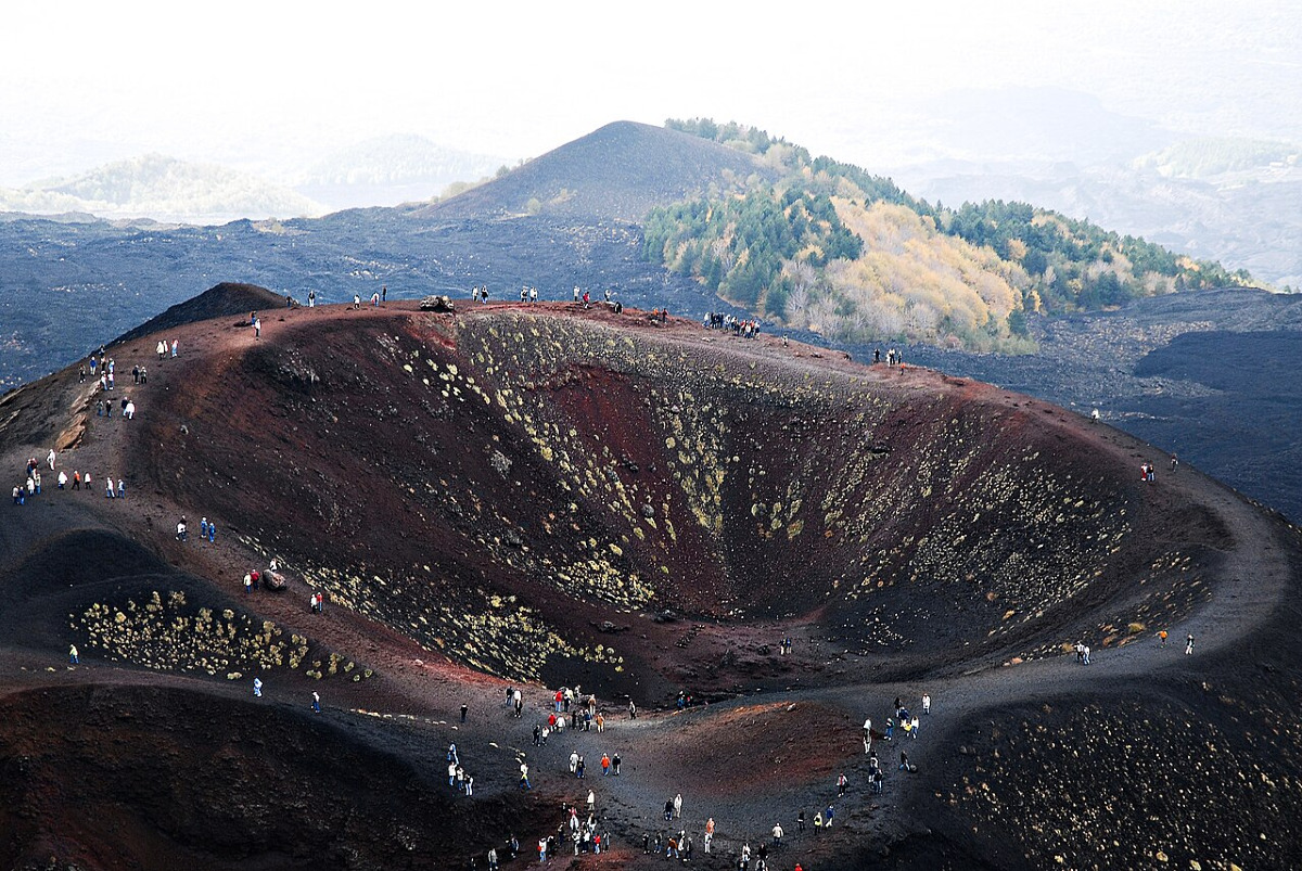Il giorno in cui i Monti Silvestri cambiarono l’Etna: l’anfiteatro di lava che racconta la storia nascosta di Catania - Foto: Mstyslav Chernov/Wikipedia