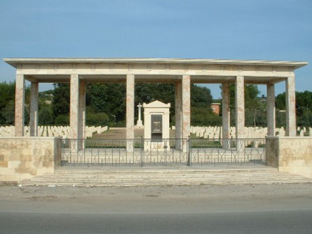 Il cimitero di guerra di Siracusa e la curiosità che pochi conoscono tra le sue lapidi - Foto: Azotoliquido/