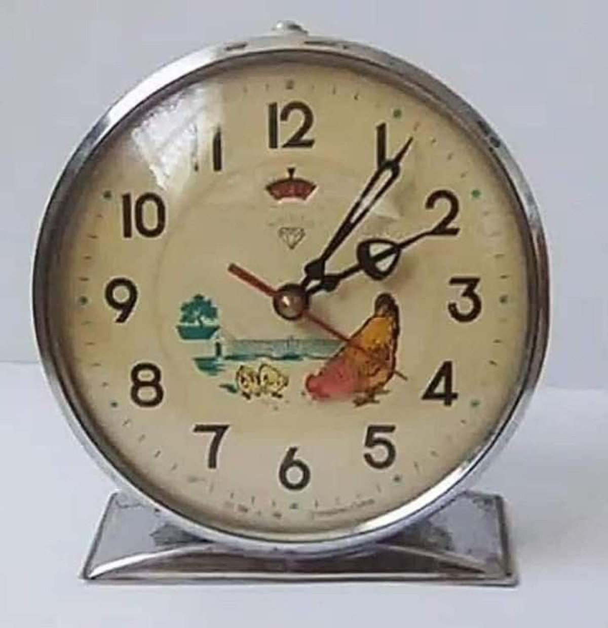 La vecchia sveglia da comodino: il suono che ha accompagnato le nostre mattine di un tempo - 