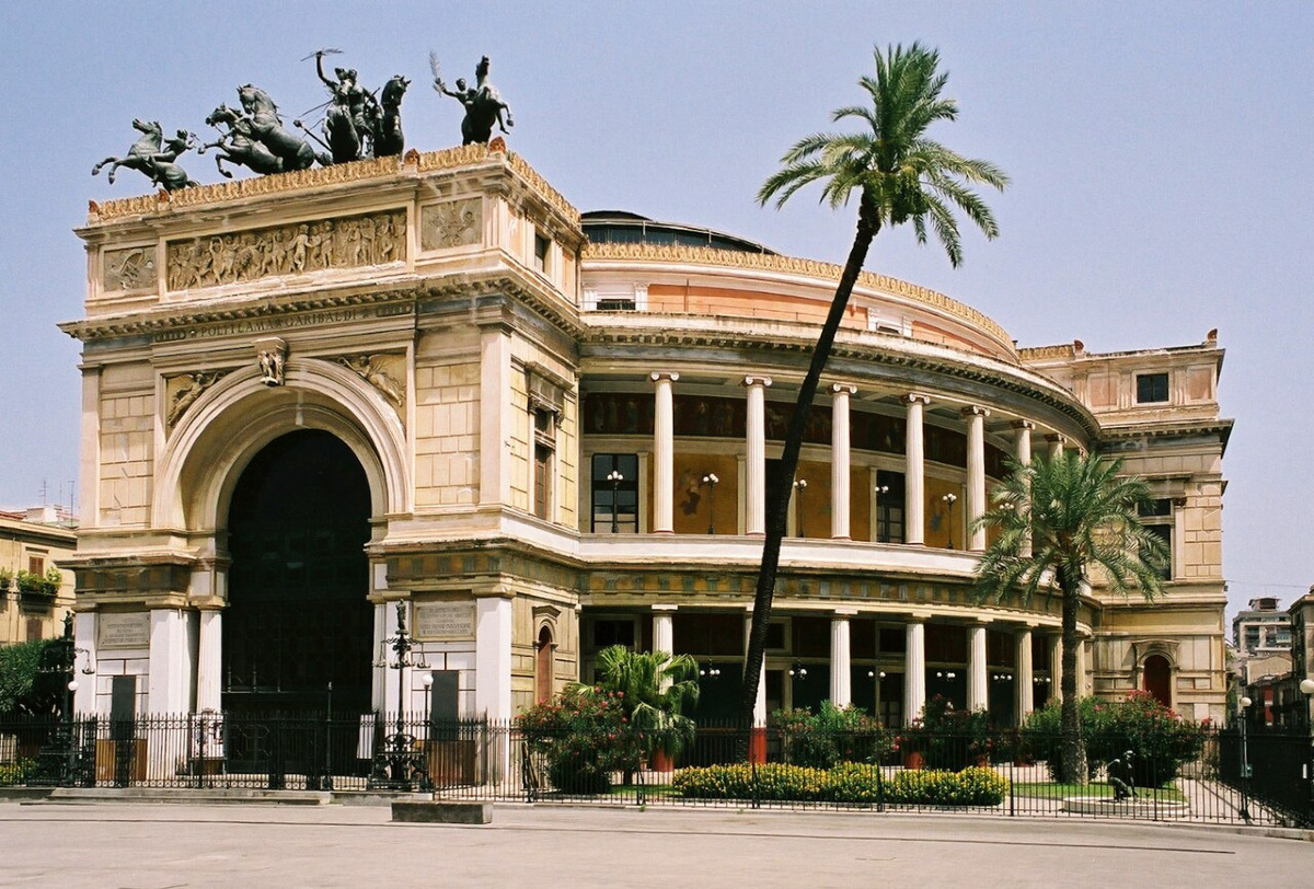 Il teatro di Palermo nato da una sfida impossibile: l’arco che nasconde una sorpresa insospettabile - Foto:  MrPanyGoff/Wikipedia