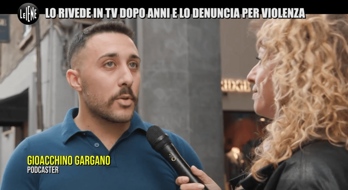Podcaster denunciato per violenza sessuale, la madre della ragazza: "Prove in procura" - 