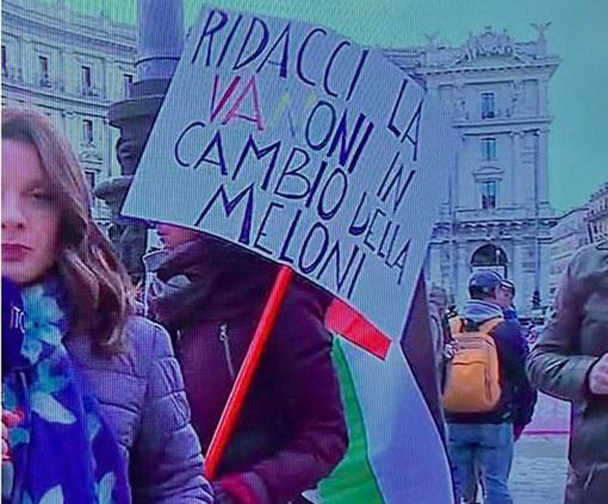 Violenza su donne, Trancassini: "A corteo Roma cartello 'ridacci la Vanoni in cambio della Meloni'" - 