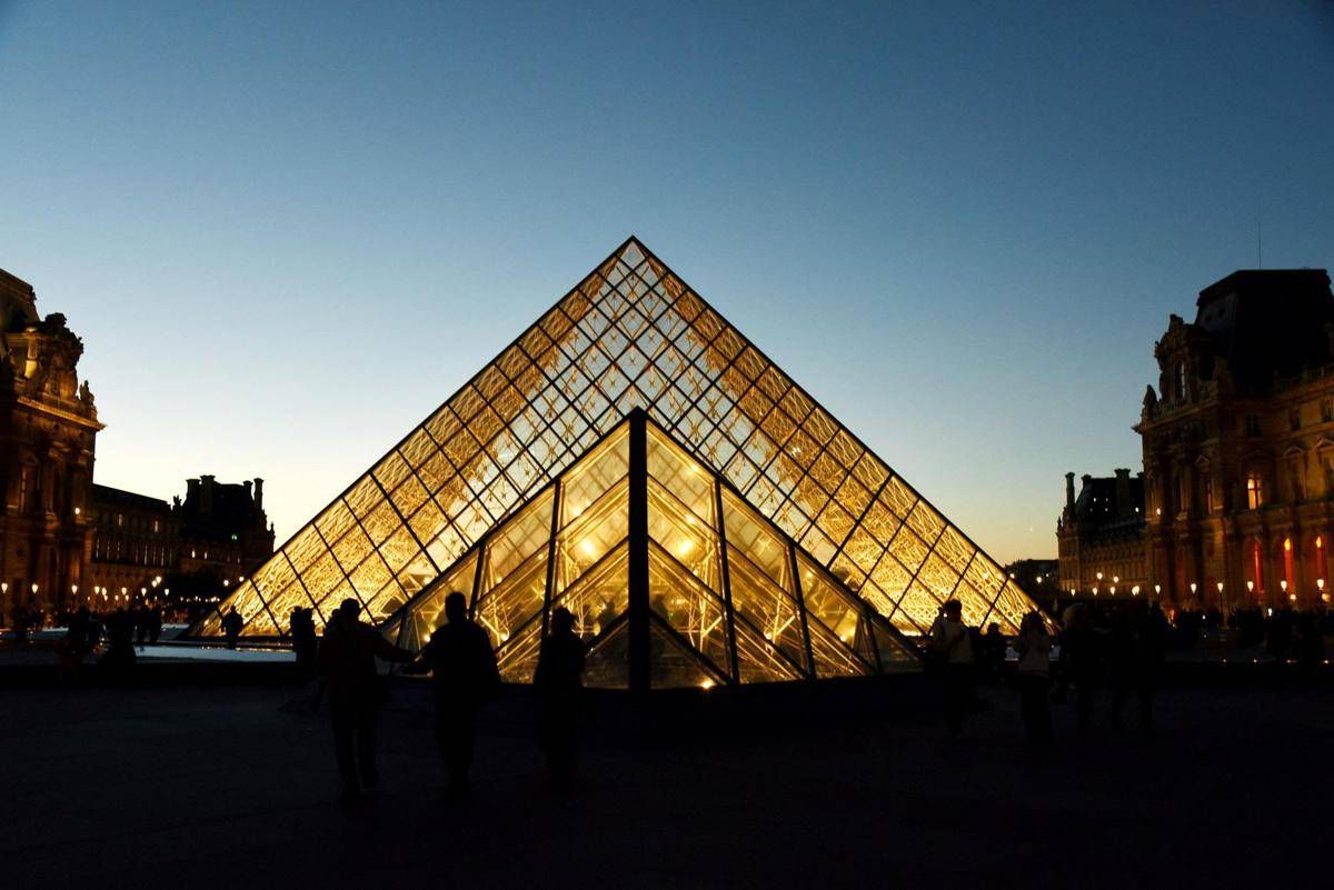 Colpo al Louvre, 38enne accusata di complicità nel furto -