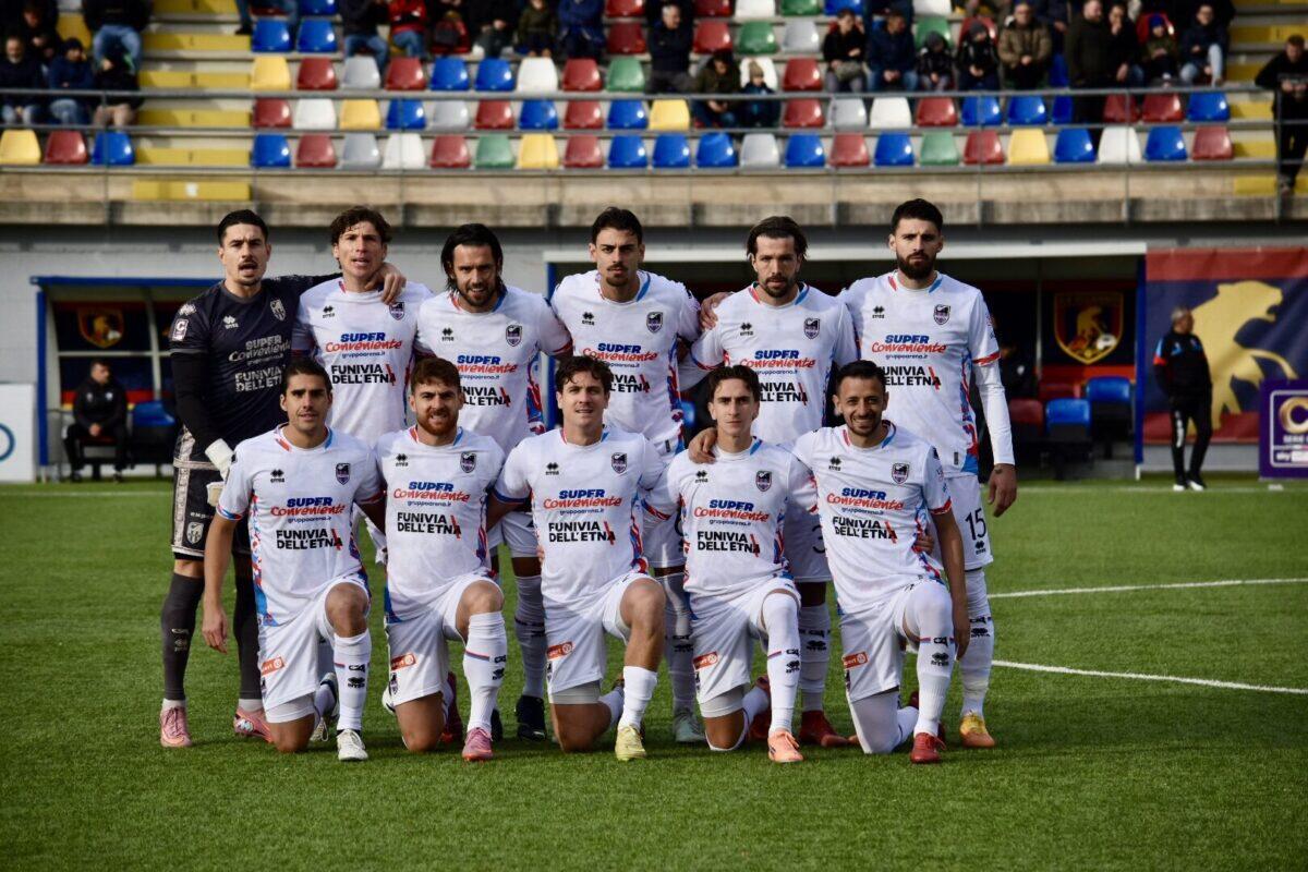 Calcio Catania conquista un'importante vittoria contro l'AZ Picerno con un gol di Forte - 