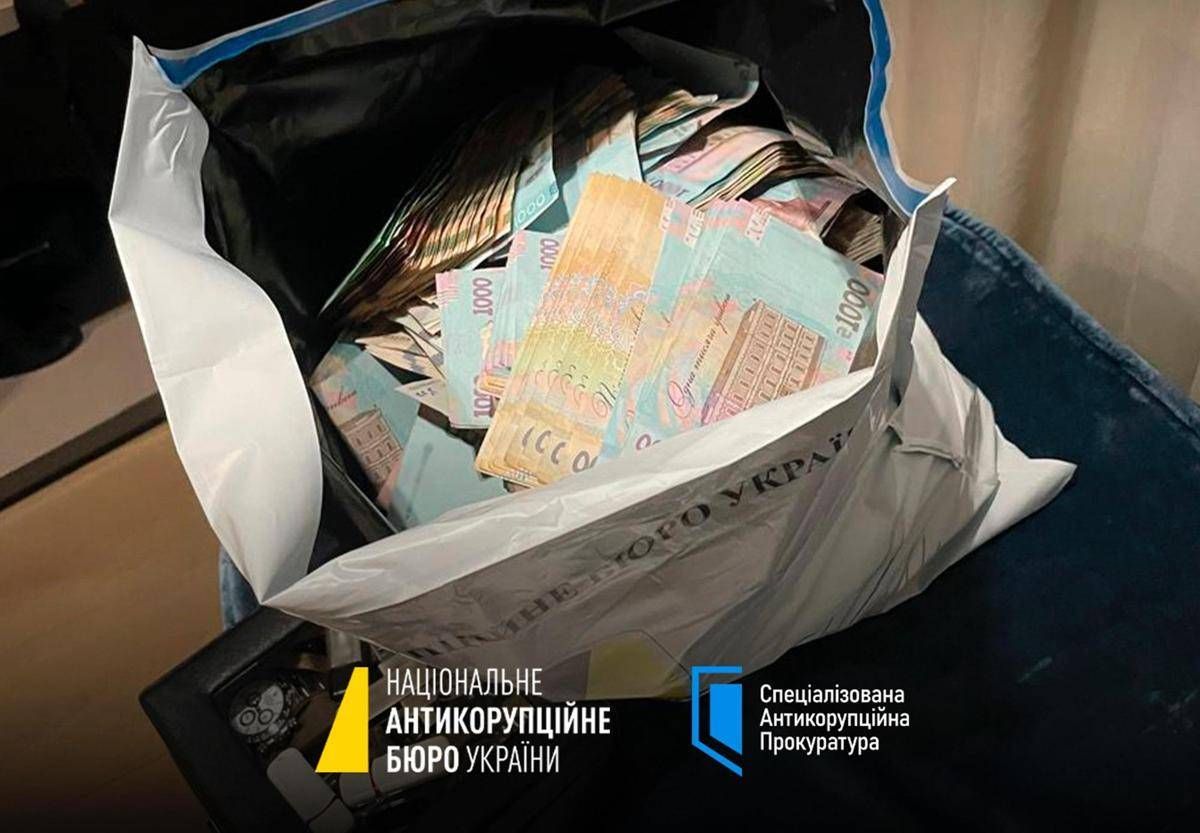 Appalti per l'energia, scandalo in Ucraina: coinvolti ministro ed ex socio Zelensky - 