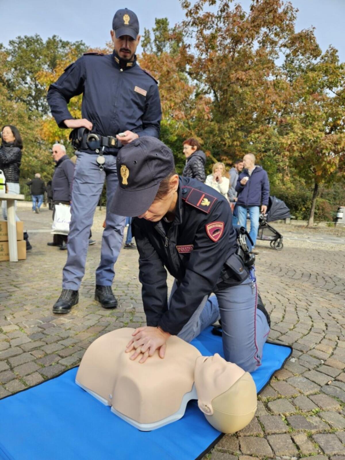 Polizia di Siracusa salva un uomo in arresto cardiaco | Scopri cosa ha scatenato il dramma incredibile! - 