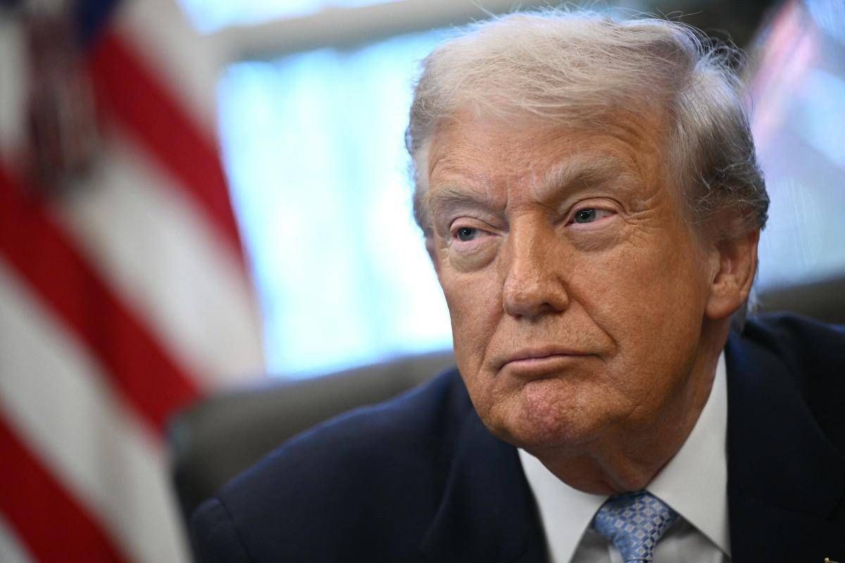 Trump ordina di riesaminare Green card rilasciate a cittadini di 19 'Paesi a rischio' - 