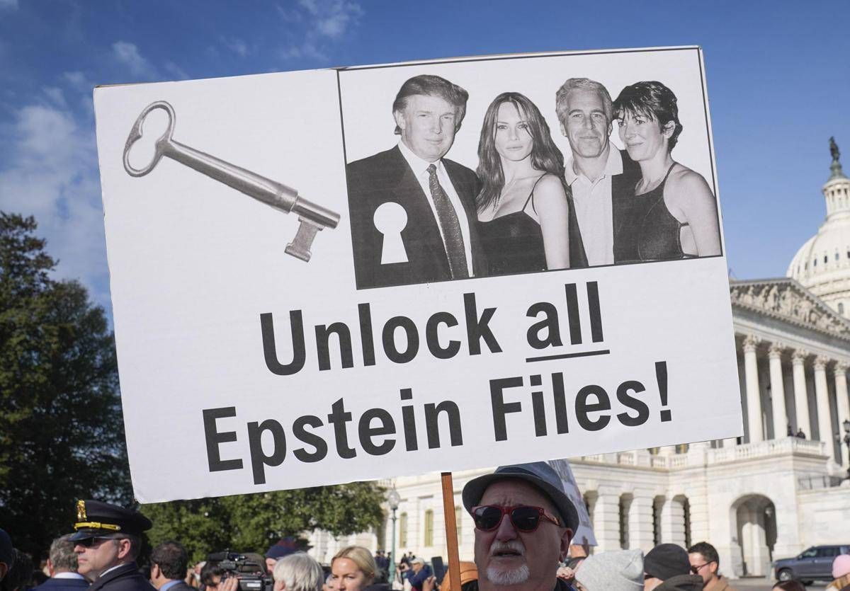Caso Epstein, Trump firma la legge per la pubblicazione dei file - 