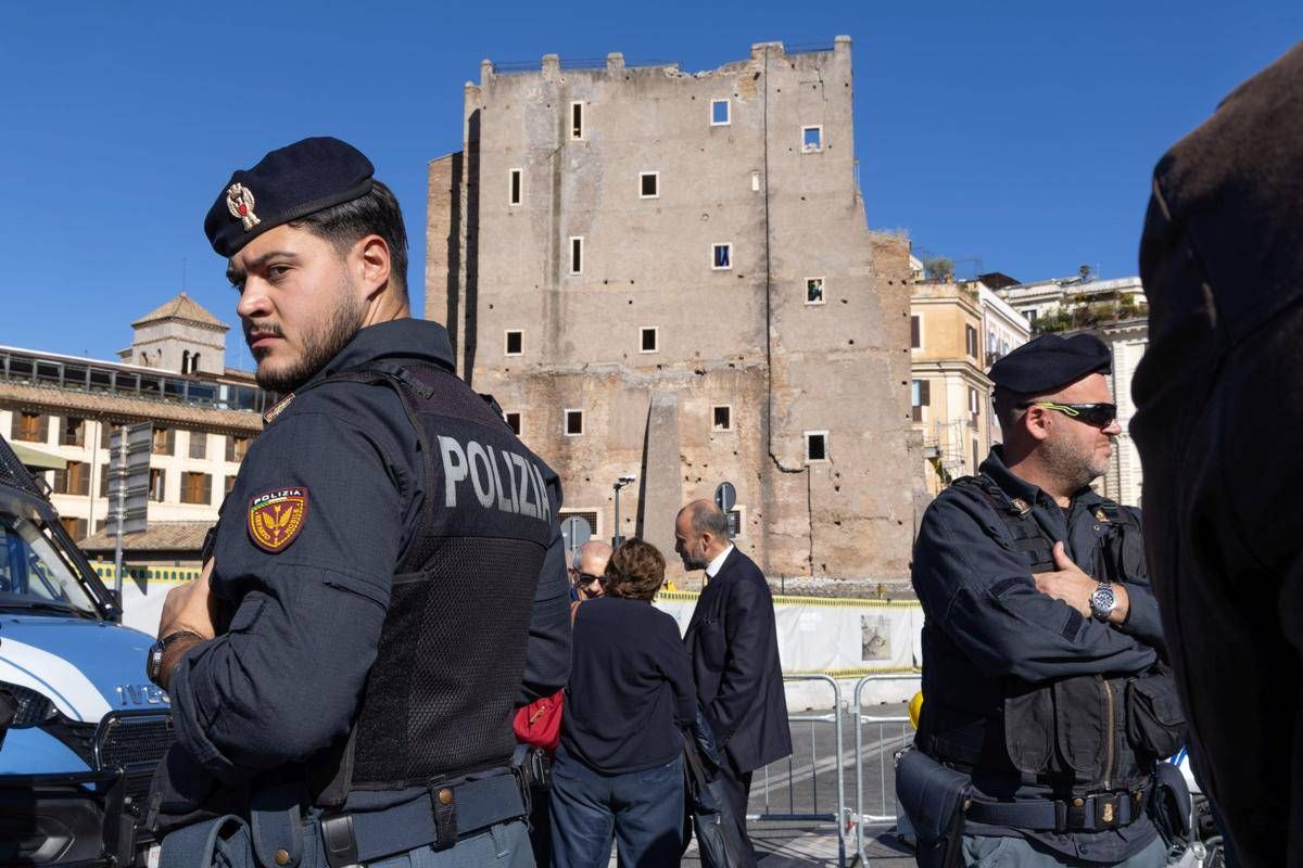 Crollo Torre dei Conti, lutto cittadino oggi a Roma per operaio morto - 