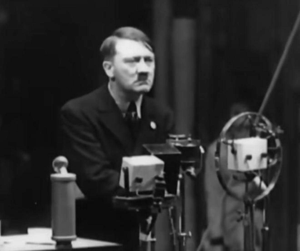 Hitler, un documentario svela i segreti: "Aveva un solo testicolo. Nessun antenato ebreo" - 