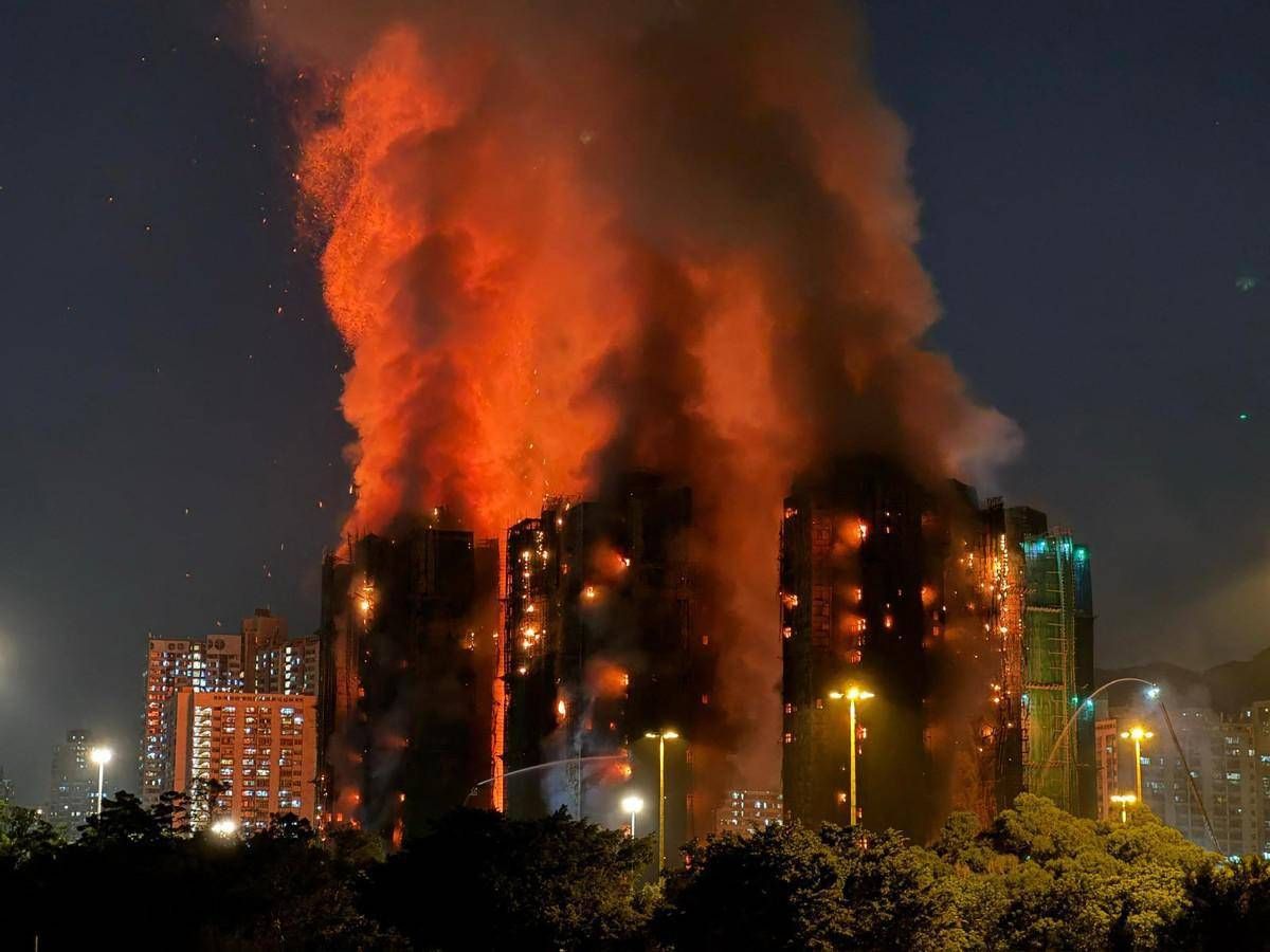Hong Kong, maxi incendio in un complesso residenziale: almeno 4 morti - 