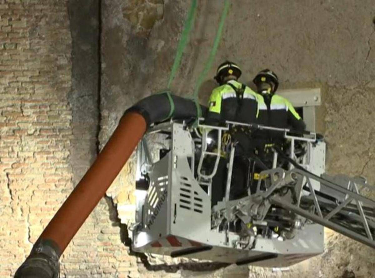 Torre dei Conti, parla l'operaio scampato al crollo: "Ho avuto paura, ora aspetto che salvino il mio collega" - 