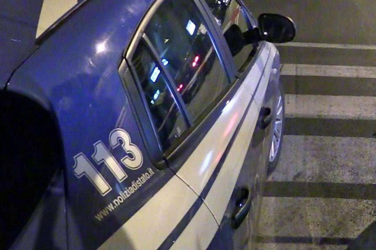 Roma, scontro tra volante della polizia e auto in fuga: tre feriti - 