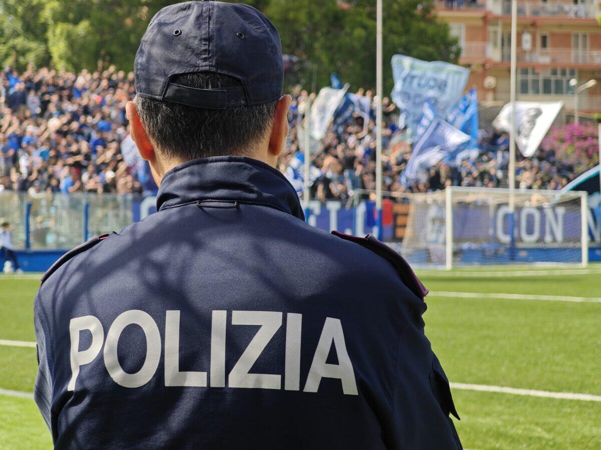 Disordini allo stadio di Siracusa | La polizia smaschera 20 ultras pronti alla violenza! - 