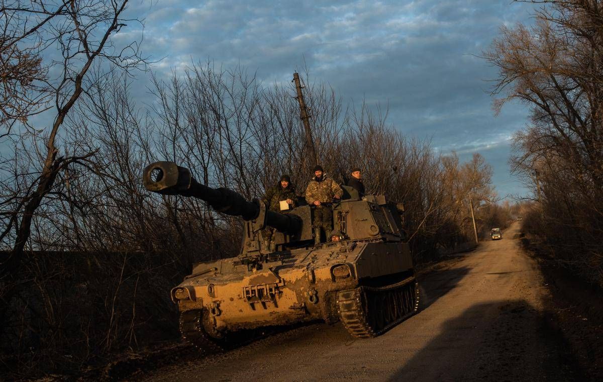 Ucraina, le forze russe avanzano a Kupyansk. Zelensky insiste su difesa aerea - 