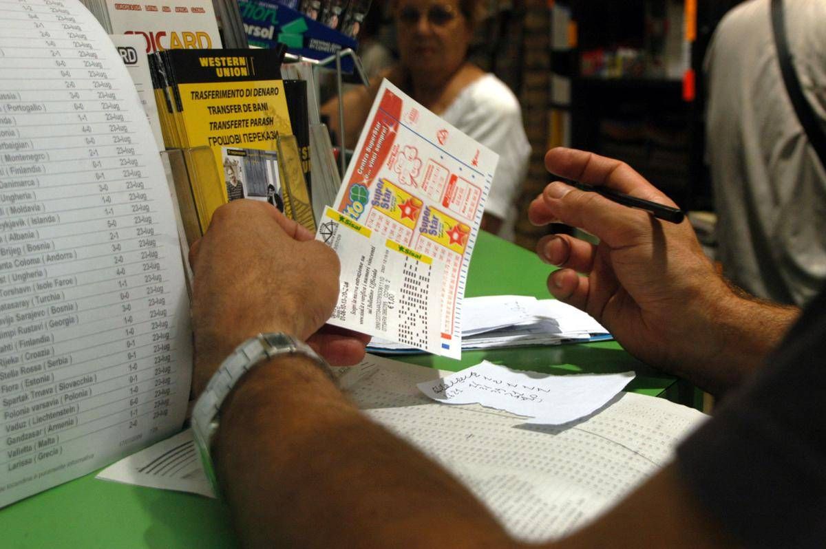 Superenalotto martedì 25 novembre, estratta la combinazione vincente - 