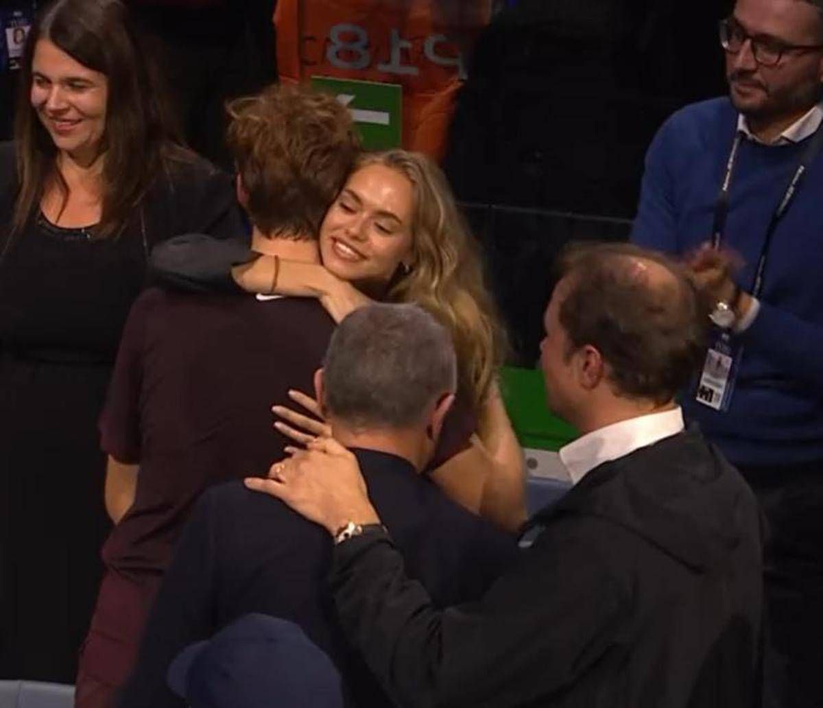 Sinner trionfa e Laila... lo abbraccia: la festa di Jannik dopo la vittoria delle Atp Finals - 