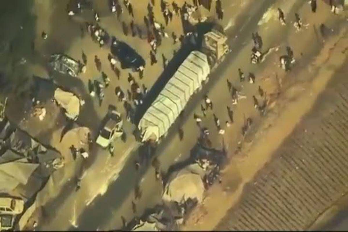 Gaza, il video del Comando centrale Usa: "Agenti Hamas saccheggiano aiuti" - Le immagini - 