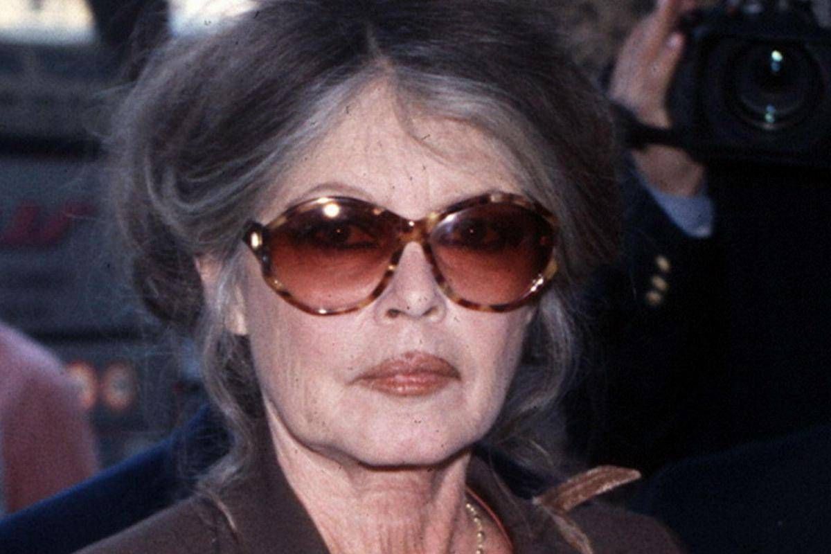 Brigitte Bardot resta ricoverata in ospedale, apprensione dei fan per la dive 91enne - 