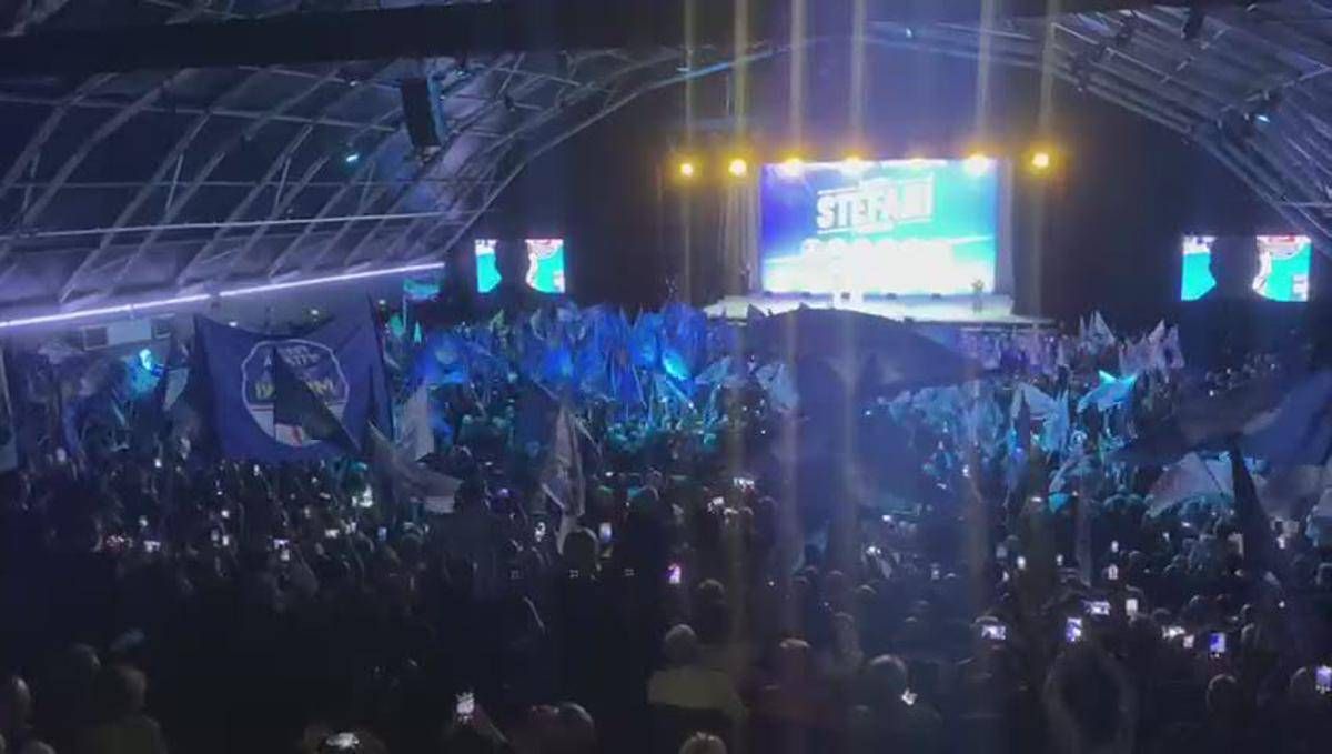 Veneto, cori per arrivo premier Meloni sul palco - 