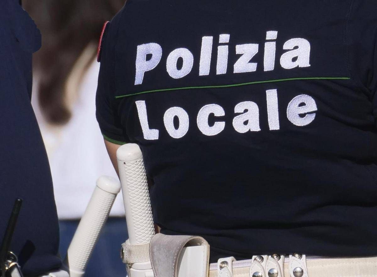 Si finge donna per incassare la pensione della madre morta, 56enne denunciato - 