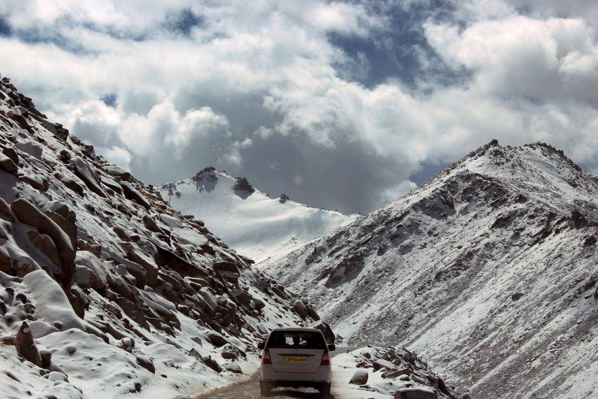 Gomme invernali o catene a bordo, dal 15 novembre scatta l'obbligo: cosa c'è da sapere - 