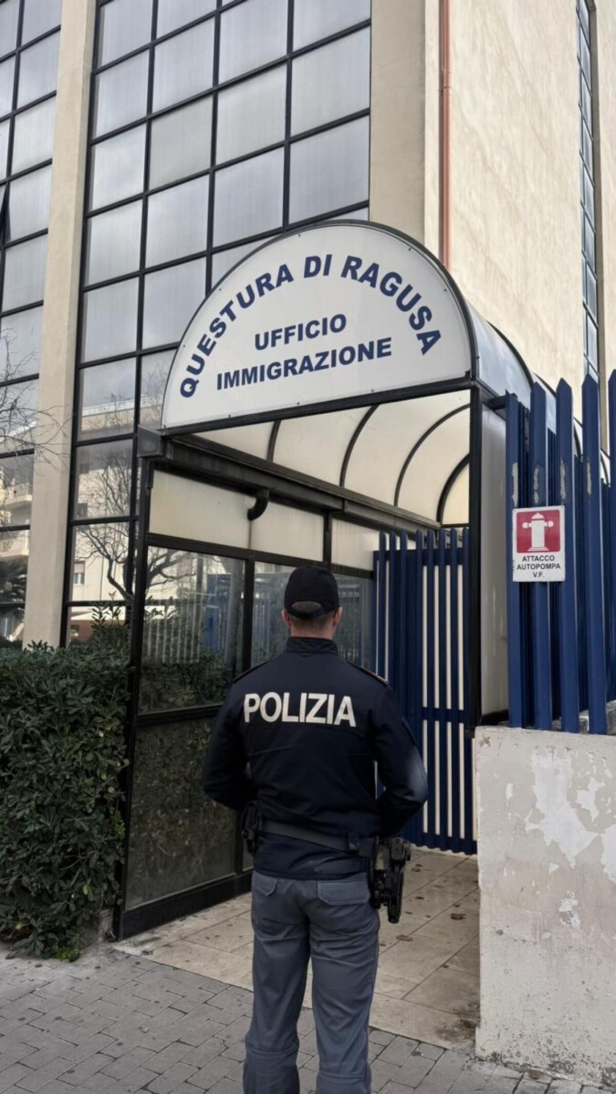 Espulso un pericoloso delinquenti dalla Polizia di Ragusa | La verità dietro il rimpatrio che sorprende tutti! - 