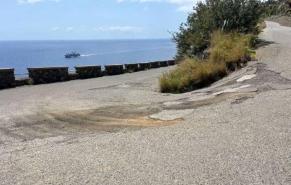 Filicudi ottiene la messa in sicurezza della strada | È davvero possibile garantire la sicurezza dei turisti nella Regione Siciliana? - 