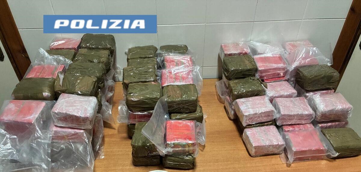 Donna catanese arrestata con 52 chili di droga in auto | Scopri il trucco ingegnoso che ha lasciato senza parole la Polizia! - 