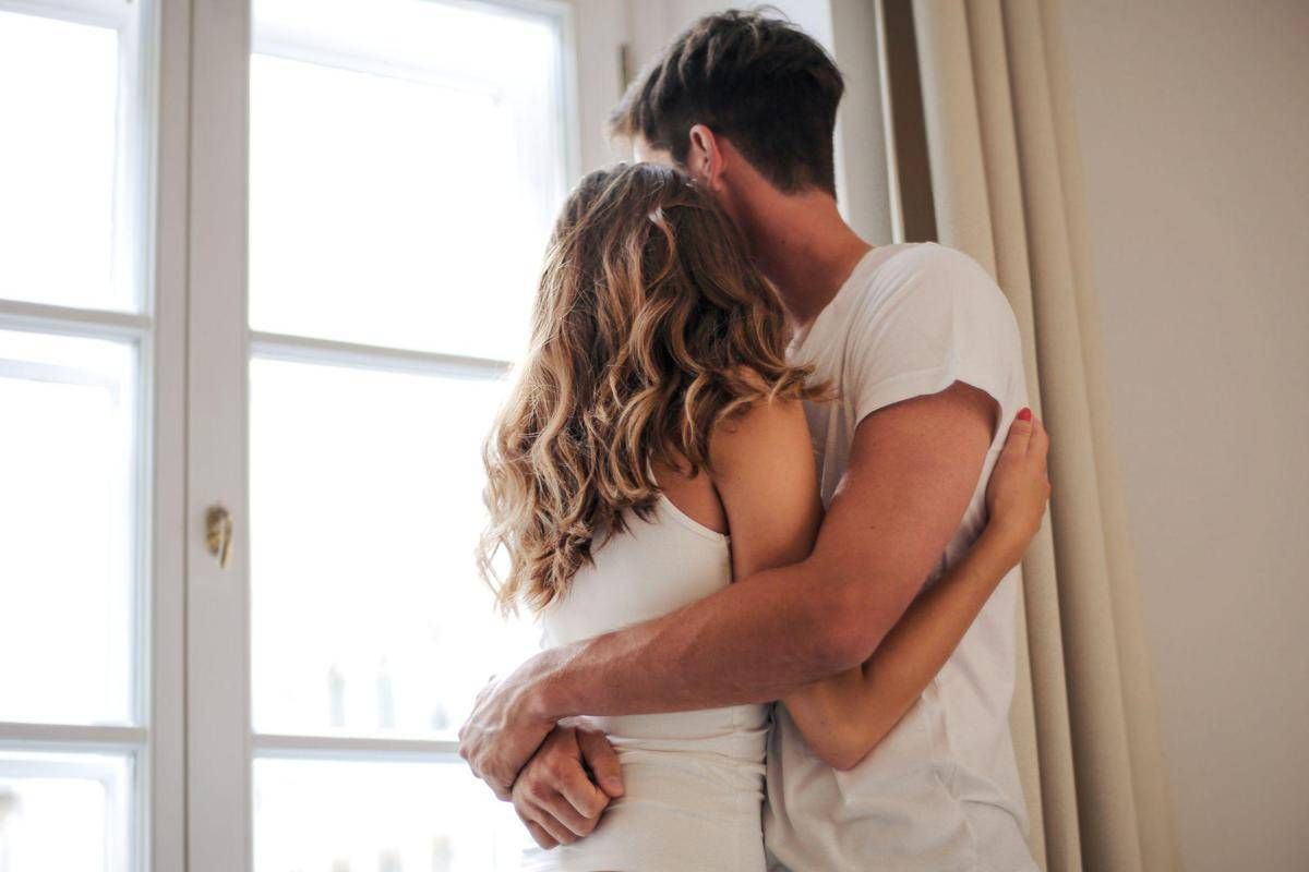 Bird theory, cos'è la 'Teoria dell'uccello' per scoprire se il partner ti ascolta davvero (e cosa ne pensano gli esperti) - 