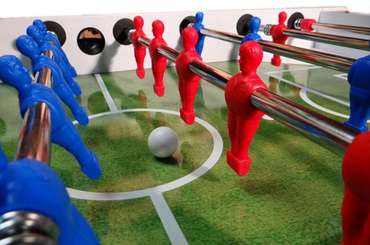 14 tavoli di calcio balilla al Comune di Messina | Scopri perché questo gesto cambierà il futuro dei giovani! - 