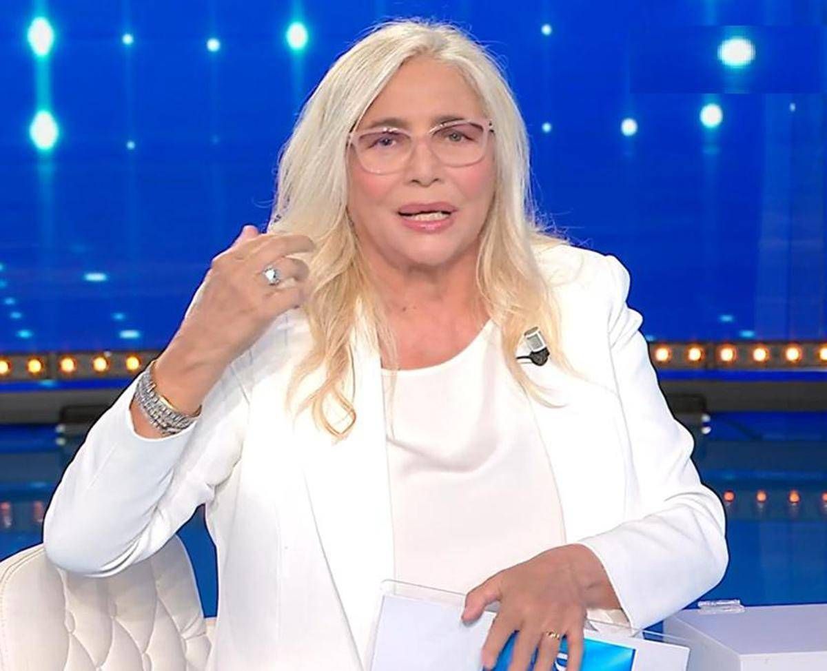 Domenica In, Mara Venier si opera: "Dopo la trasmissione, intervento per maculopatia" - 