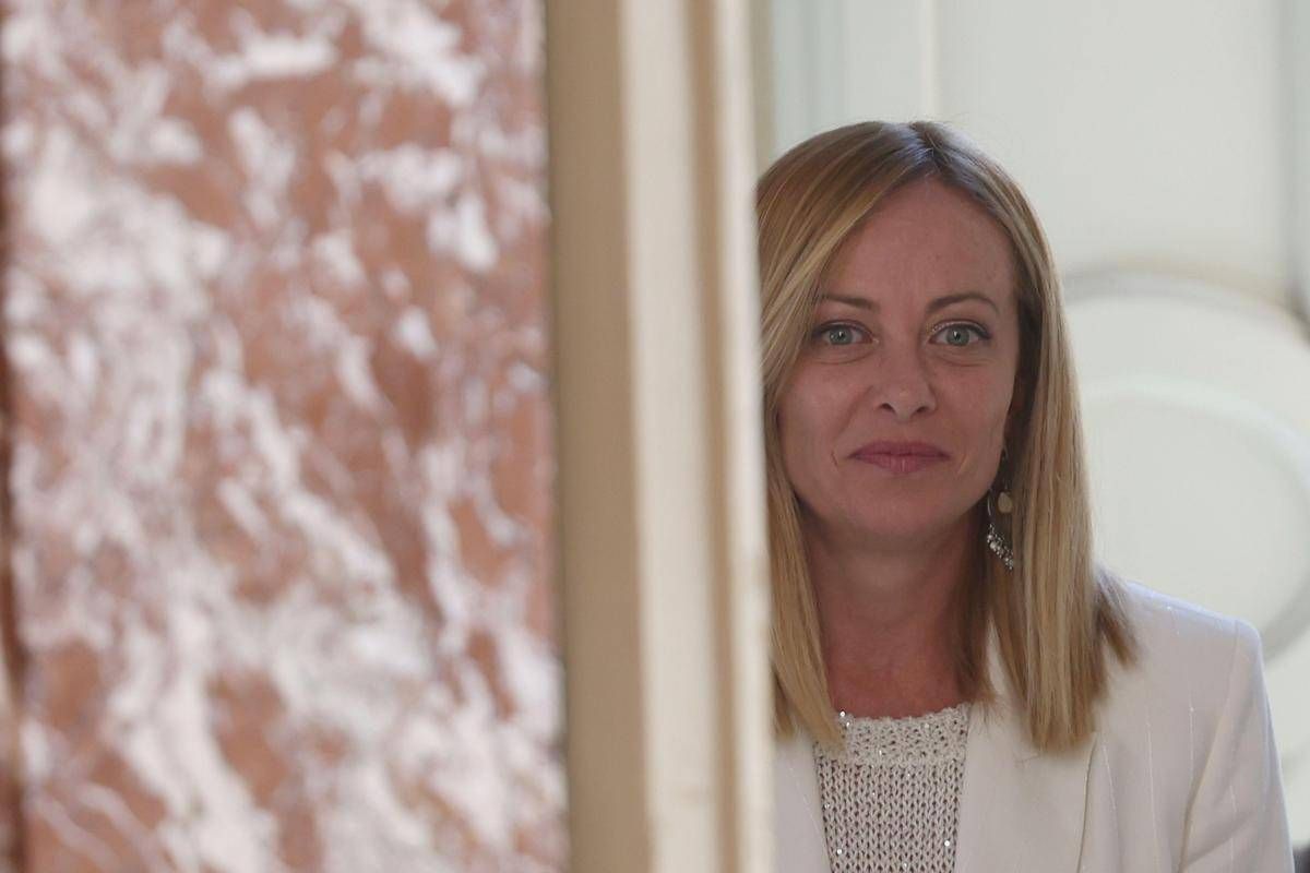 Sondaggio politico, Fratelli d'Italia oltre il 30%: leggero calo per il Pd, male il M5S - 