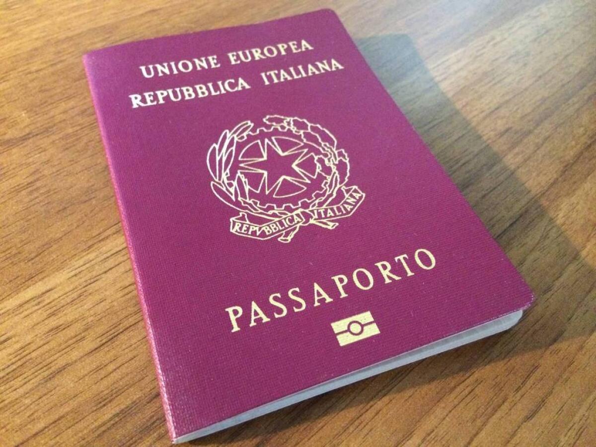 Bagni di folla per i passaporti | La Polizia di Trapani avverte: cosa rischi davvero se non agisci subito! - 