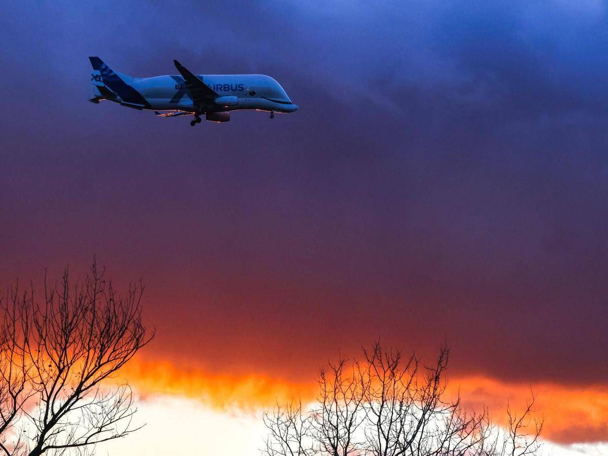 Airbus, maxi richiamo mette a terra migliaia di A320: cancellazioni e ritardi - 