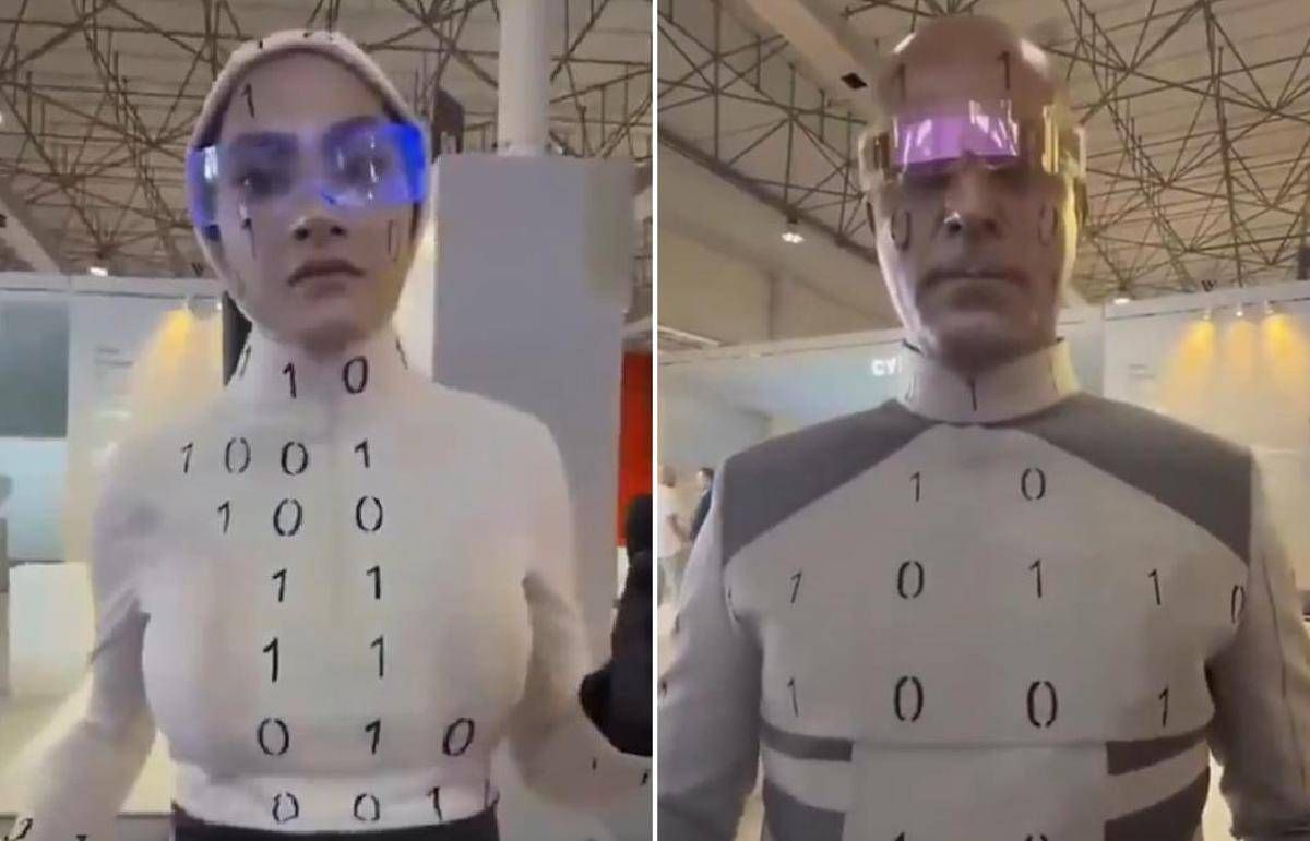 Iran svela i suoi robot, sono due persone mascherate... - 