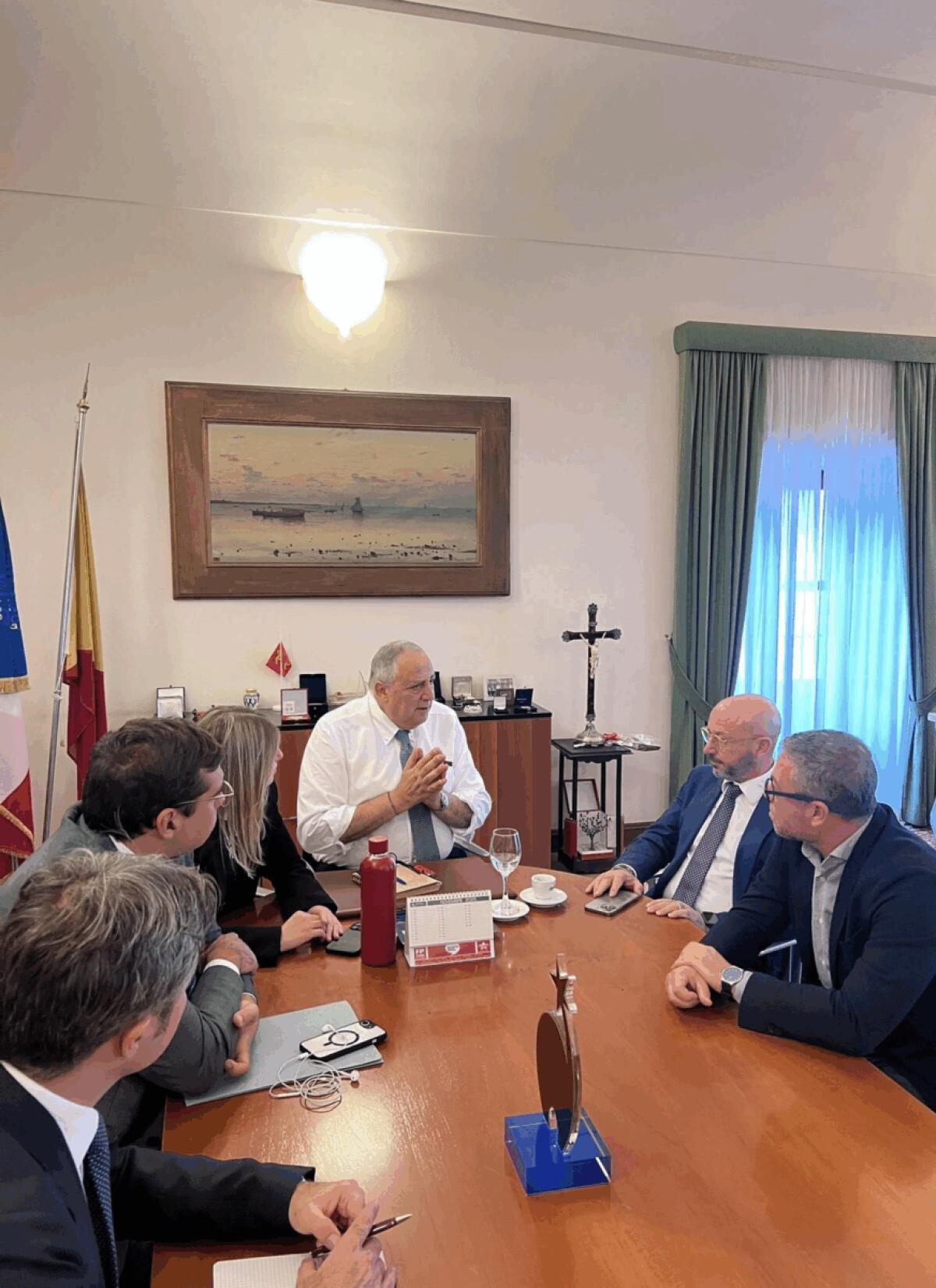 Palermo: il sindaco apre alla rivalutazione delle attività storiche | le nuove regole sul suolo pubblico sono davvero giuste? - 