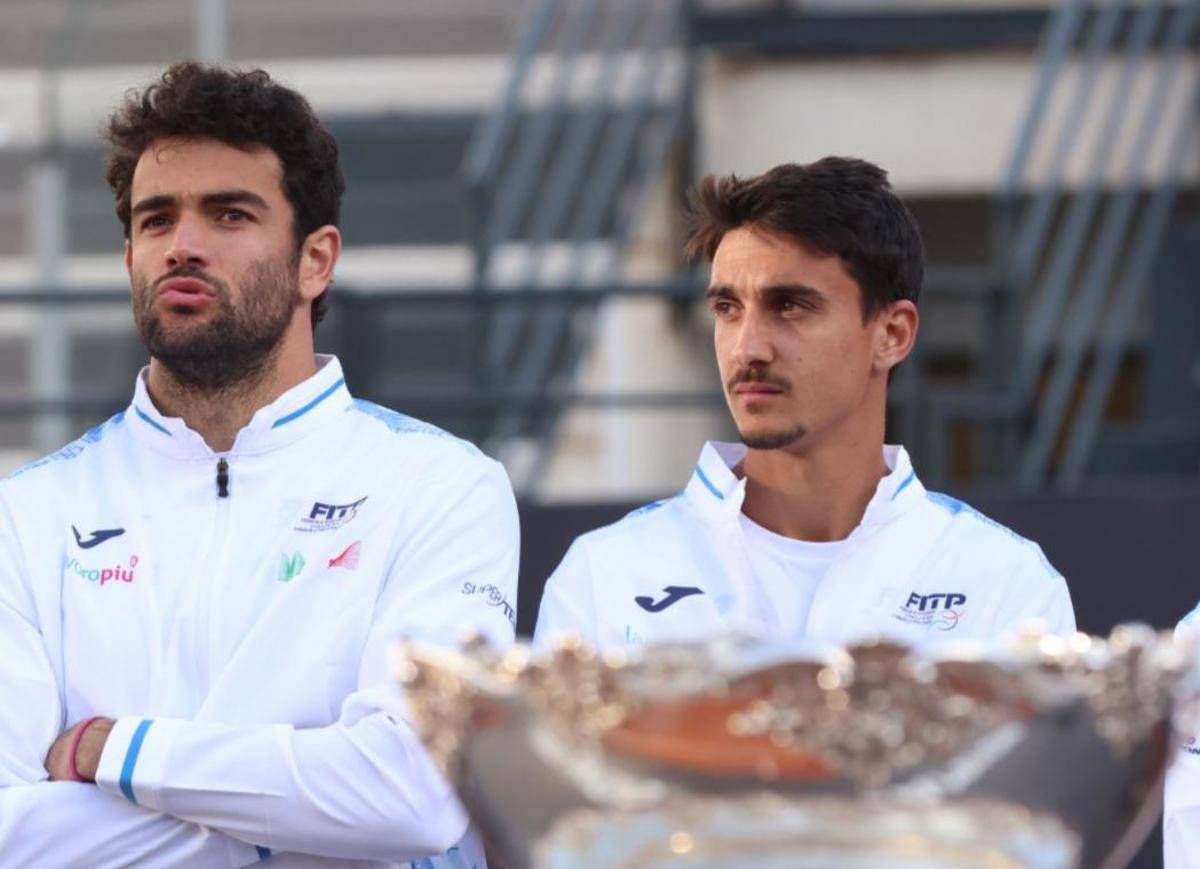 Berrettini, calcio-tennis con Sonego alle Atp Finals. E Zverev (in panchina) se la ride... - 