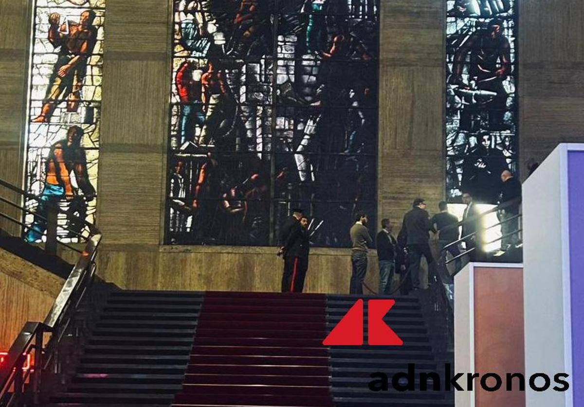 Roma, assessore sardo cade da scale del Ministero delle Imprese: in frantumi parte della vetrata di Sironi - 