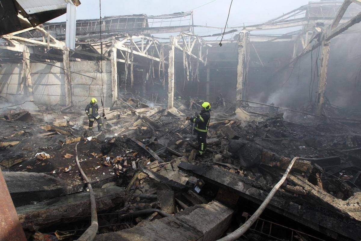 Ucraina ancora sotto attacco, droni russi su Dnipro. Ferrovie nel mirino di Mosca, la strategia - 