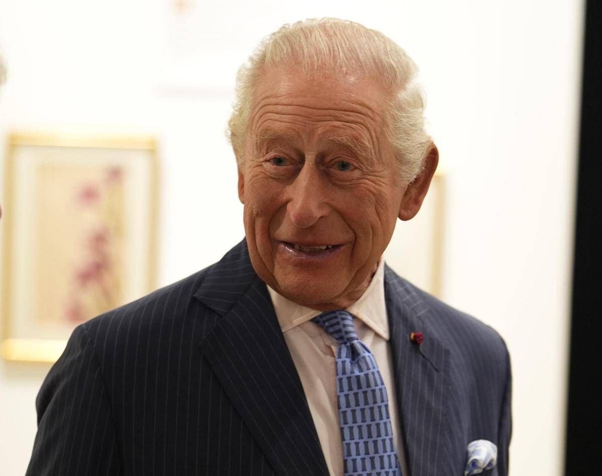 Re Carlo costruirà un'enorme vasca di letame vicino alla casa di William - 