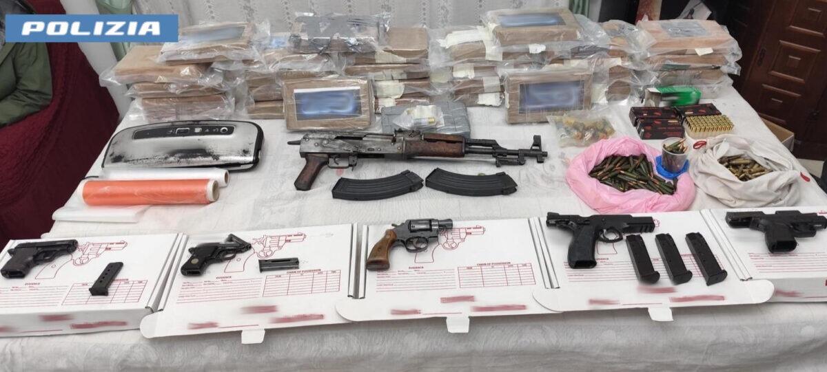 Scoperto un arsenale nascosto a Catania | La Polizia svela segreti inaspettati sullo spaccio di droga! - 