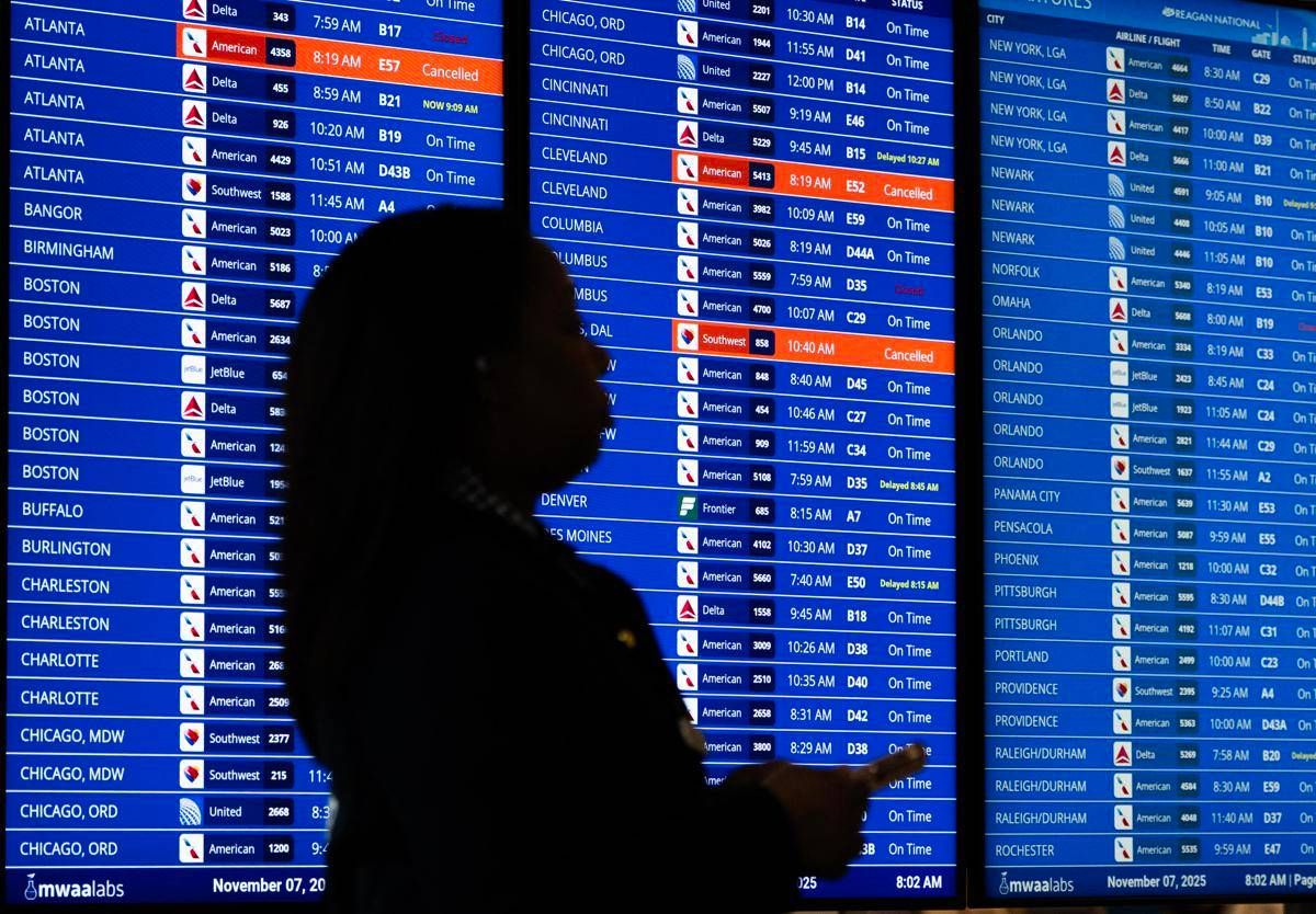 Usa, caos in 40 aeroporti per lo shutdown: oltre mille voli cancellati - 