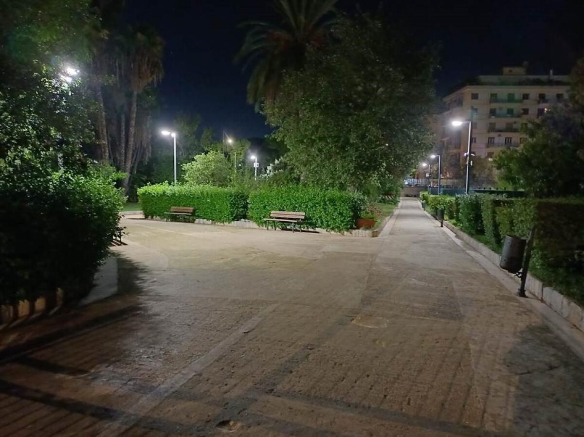 Palermo: 60 lampade sostituite nel giardino di villa Costa Terrasi | Scopri il segreto di un'illuminazione più brillante! - 