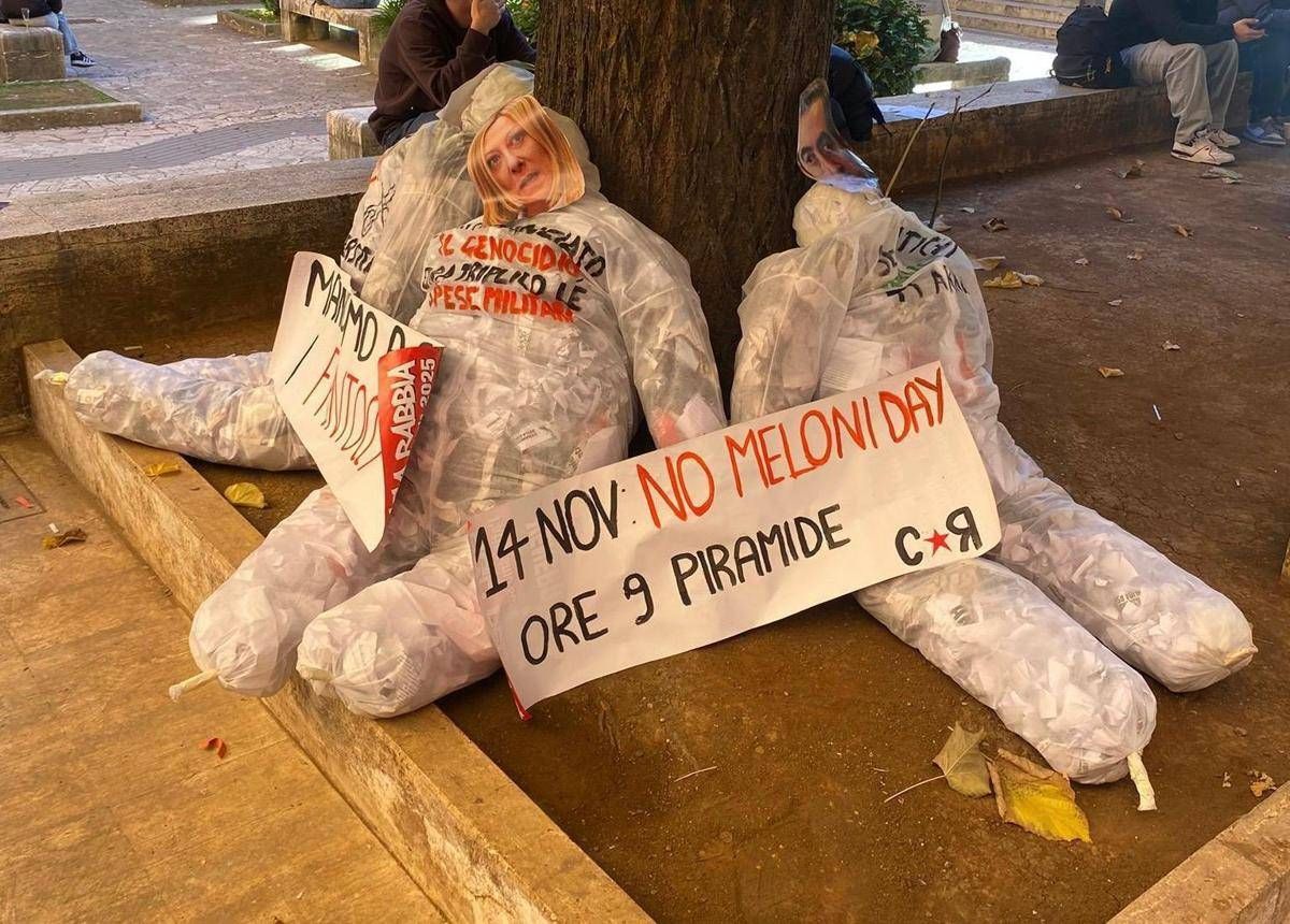 Fantocci con il volto di Meloni e Gasparri alla Sapienza. Il senatore: "Minacce non ci intimidiscono" - 