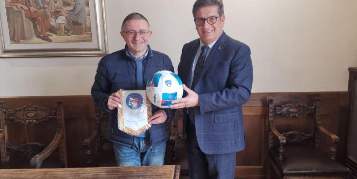 Incontro inaspettato al Municipio | Il Comitato Sicilia LND promuove legalità e sport tra i giovani! - 
