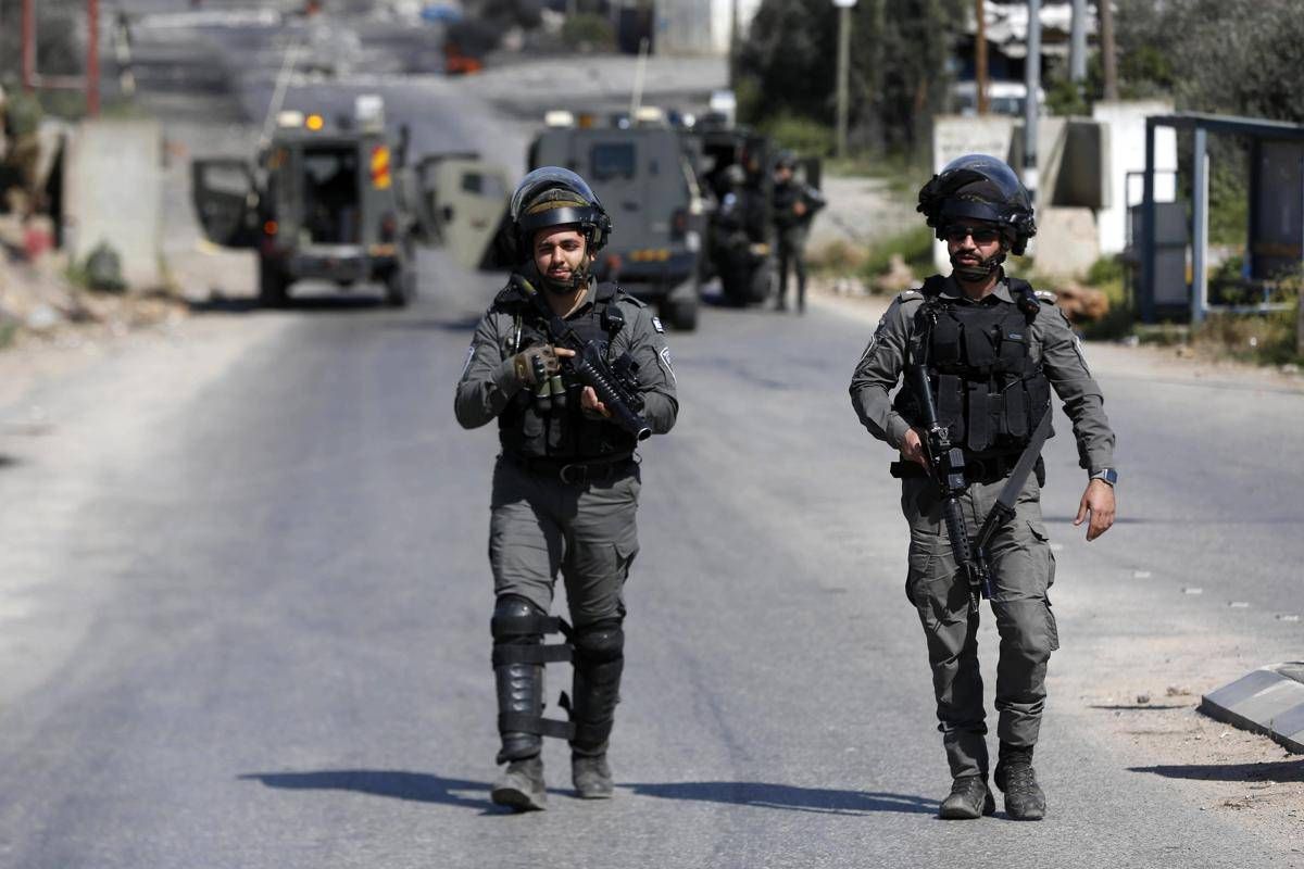 Tre attivisti italiani feriti da coloni in Cisgiordania. Netanyahu chiede la grazia a Herzog - 